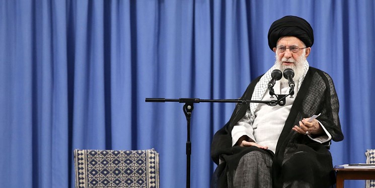 رهبرانقلاب، امروز: یک جریانی در کشور نخبگان را از ماندن در ایران دلسرد میکند