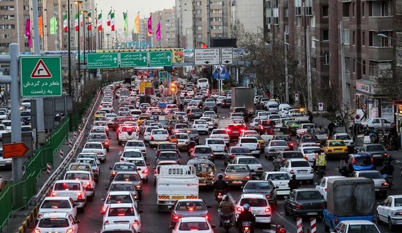 تهرانی‌ها سالانه ۳۰۰ساعت در ترافیک‌ می‌مانند