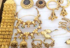 کشف طلا و جواهرهای قاچاق در فرودگاه امام