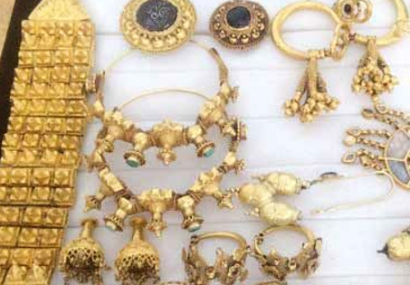 کشف طلا و جواهرهای قاچاق در فرودگاه امام
