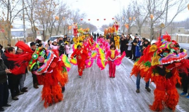 چرا رویداد شب‌نشینی روستایی شین جیانگ شهرت یافته است؟