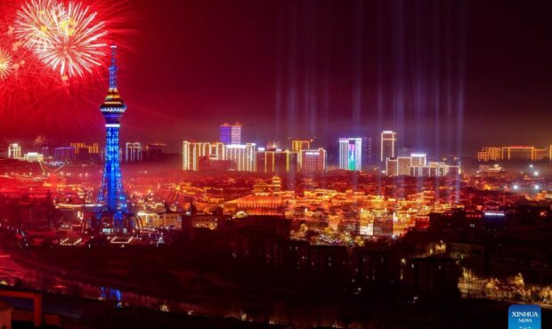 نمای سحرانگیز شهر باستانی «کاشغر» در شب سال نوی چین